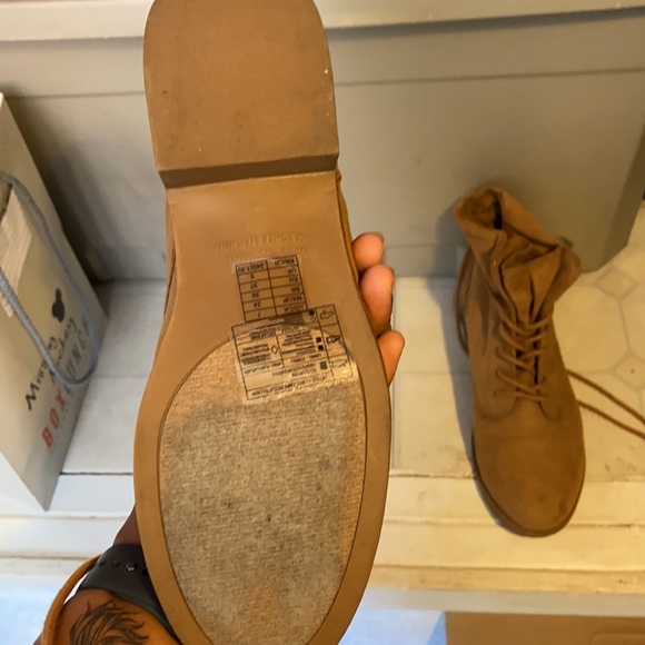 Boots - Picture 3 of 3